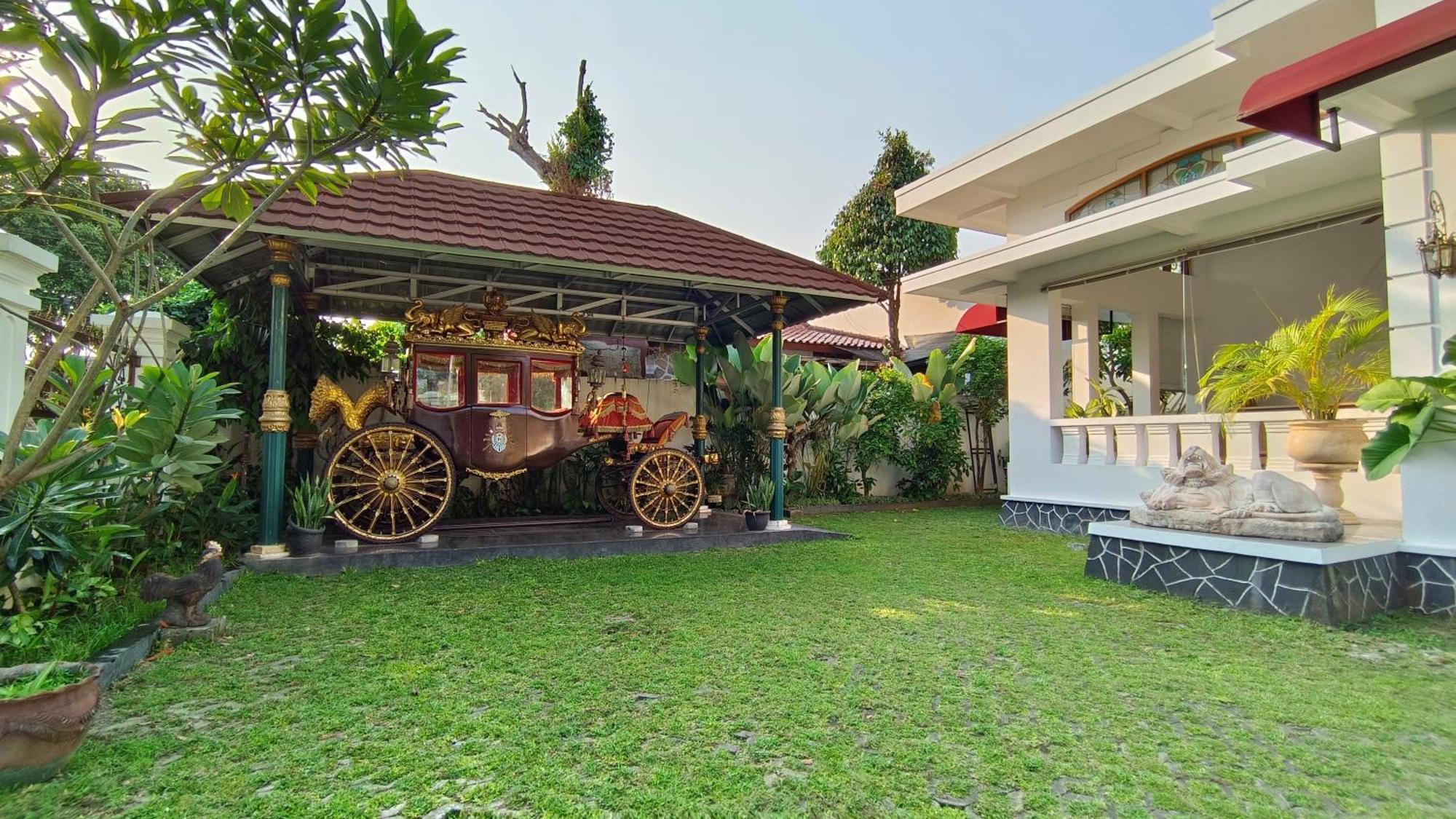Griya Asih Hotel Yogyakarta Exterior photo